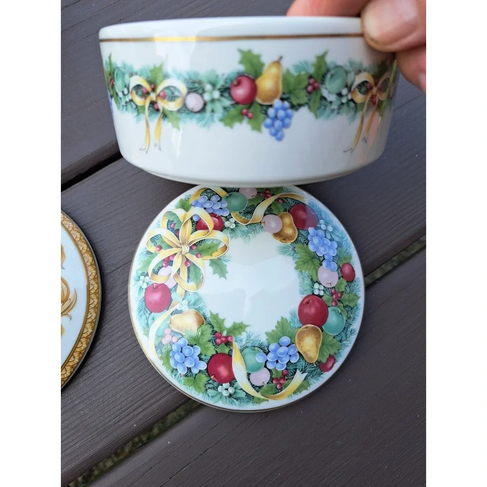 Set Of 2 Mikasa Christmas Decorative Collectable Porcelain Trinket Boxes Japan